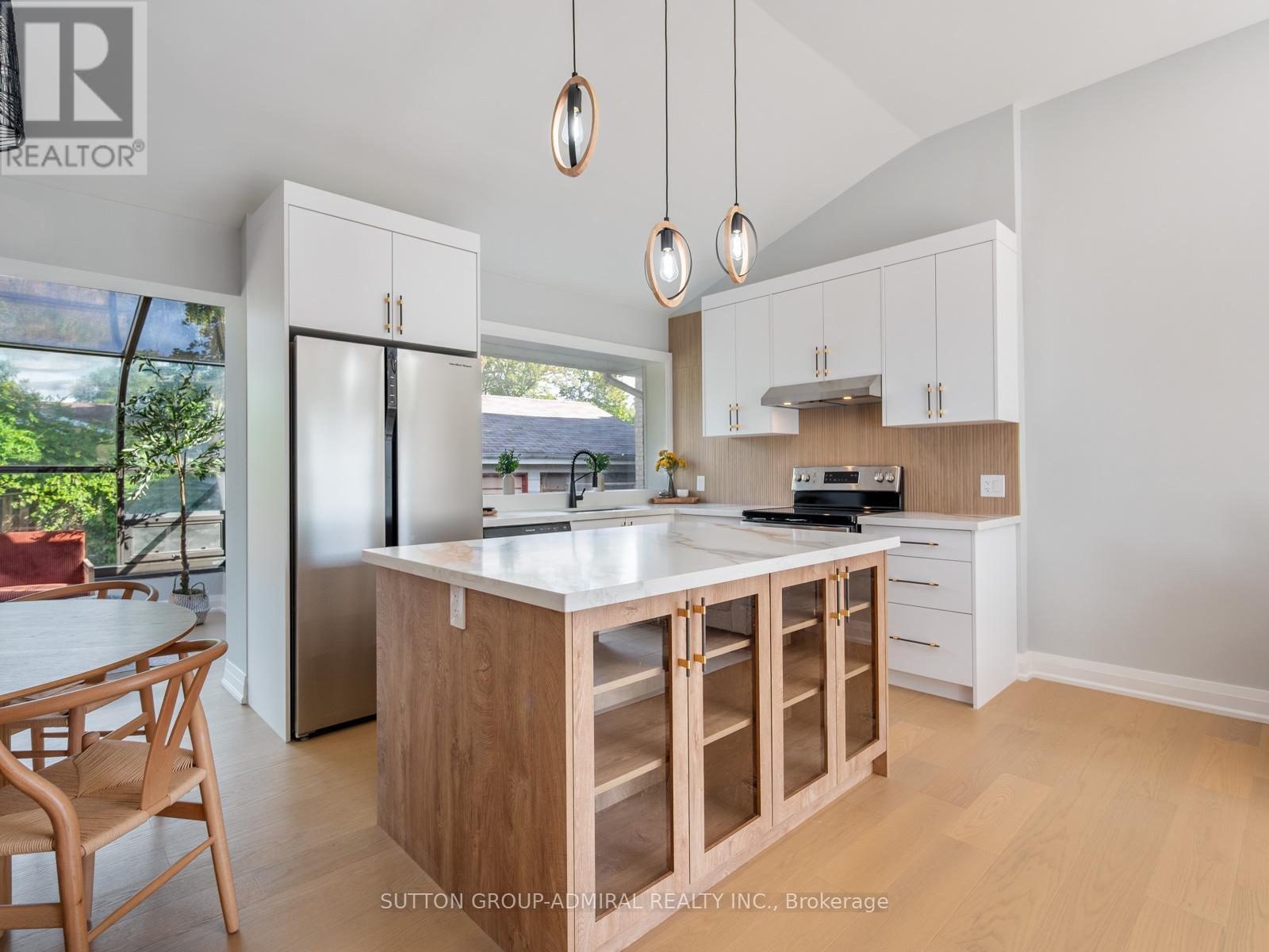 393 Paliser Crescent S, Richmond Hill, Ontario  L4C 1S2 - Photo 5 - N12716608