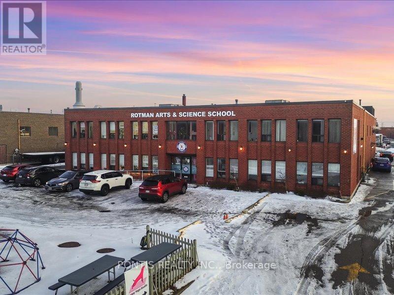 7 BRADWICK DRIVE, Vaughan, Ontario