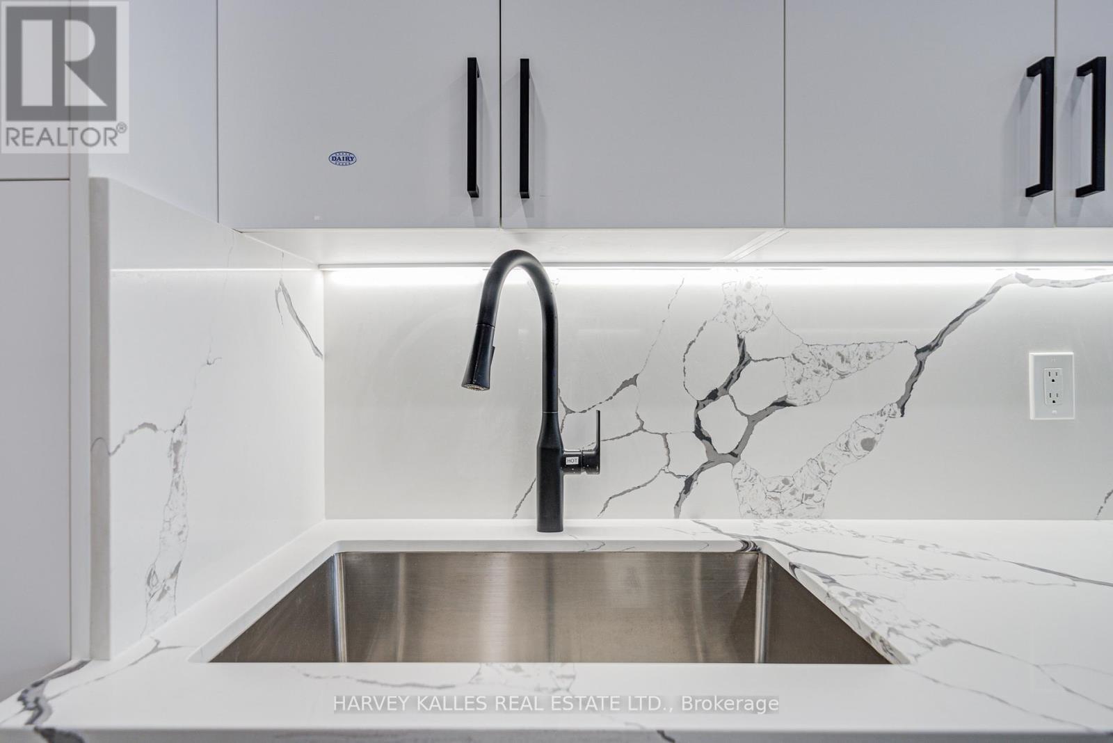 109 - 3000 Bathurst Street, Toronto, Ontario  M6B 3B4 - Photo 19 - C12710832