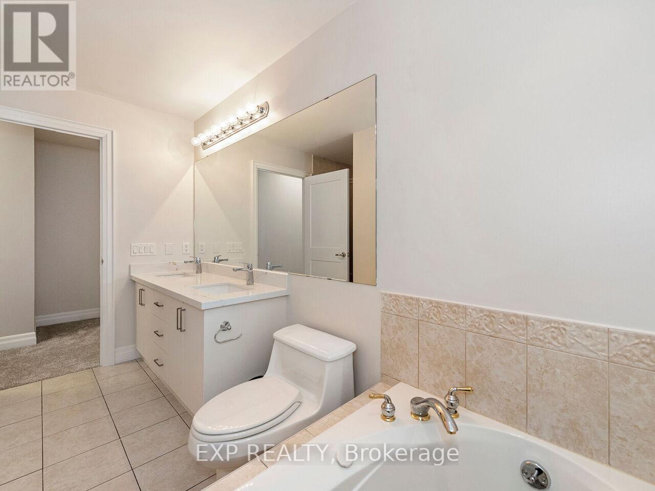 406 - 65 Port Street E, Mississauga, Ontario  L5G 4V3 - Photo 10 - W12716556