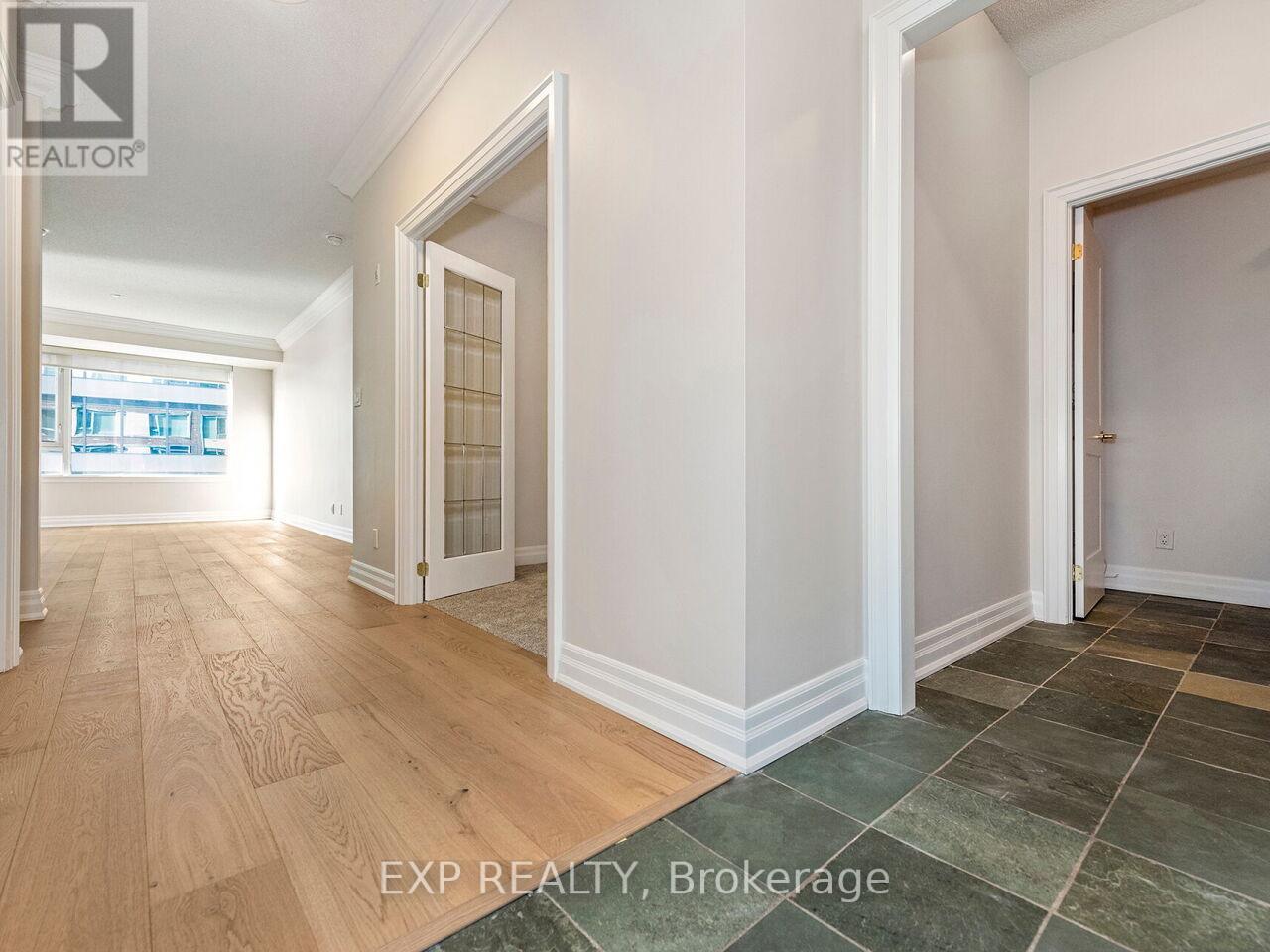 406 - 65 Port Street E, Mississauga, Ontario  L5G 4V3 - Photo 4 - W12716556