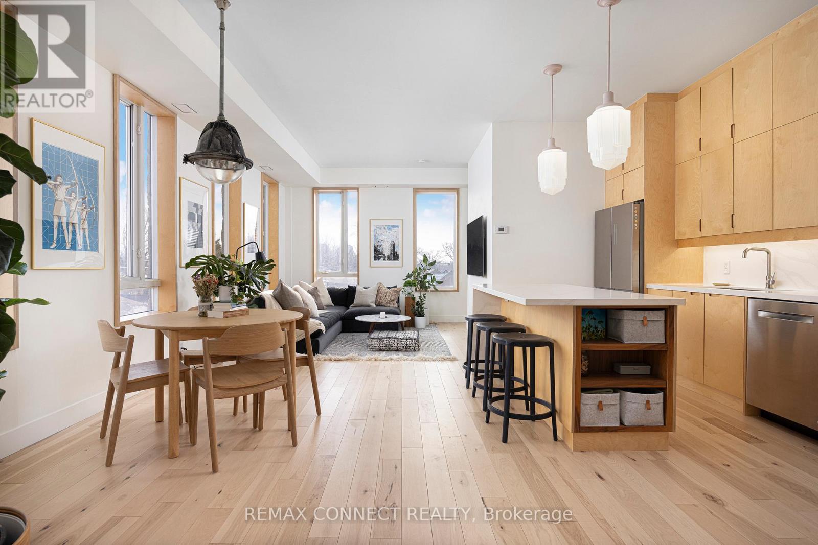 402 - 1 St Johns Road, Toronto, Ontario  M6P 1T7 - Photo 2 - W12716614