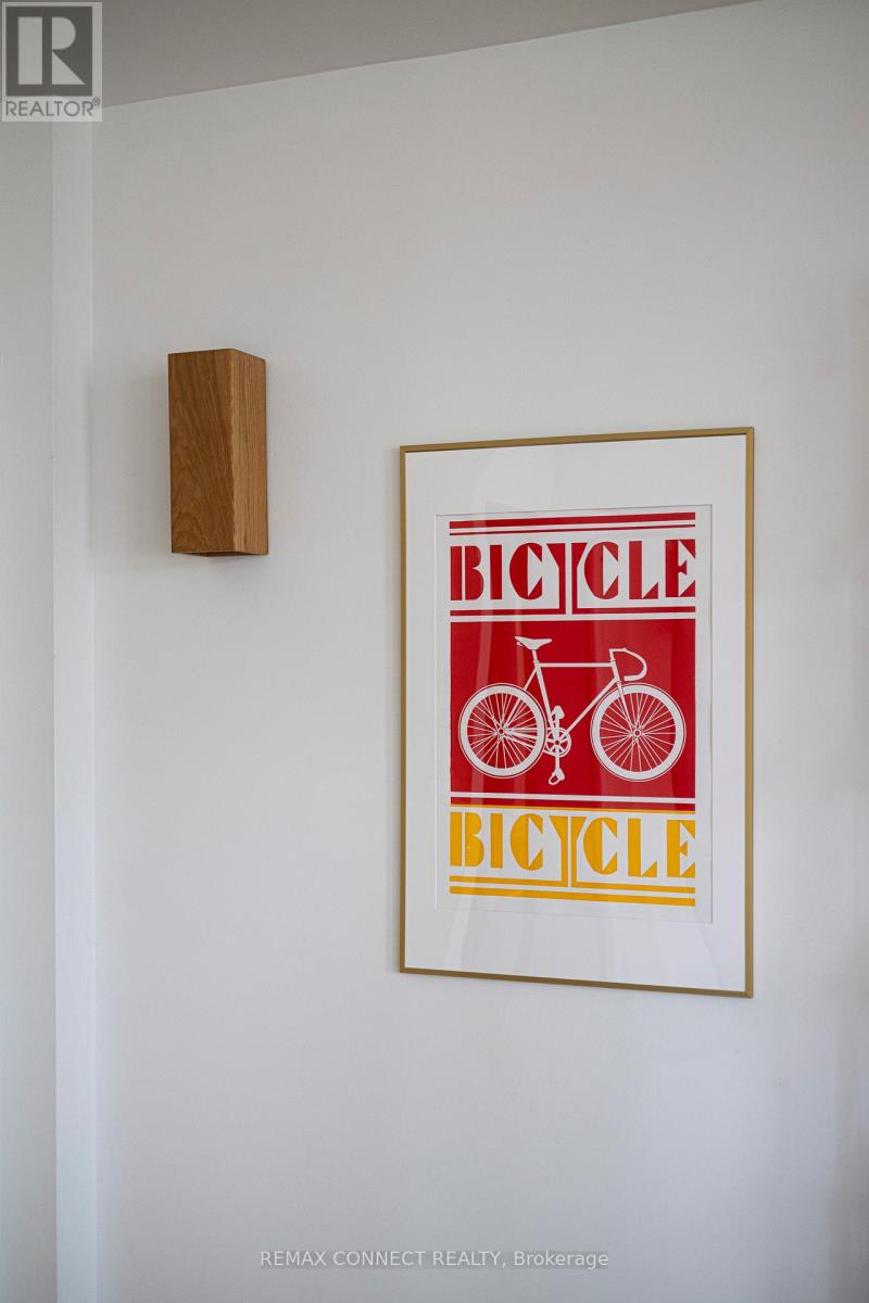 402 - 1 St Johns Road, Toronto, Ontario  M6P 1T7 - Photo 21 - W12716614