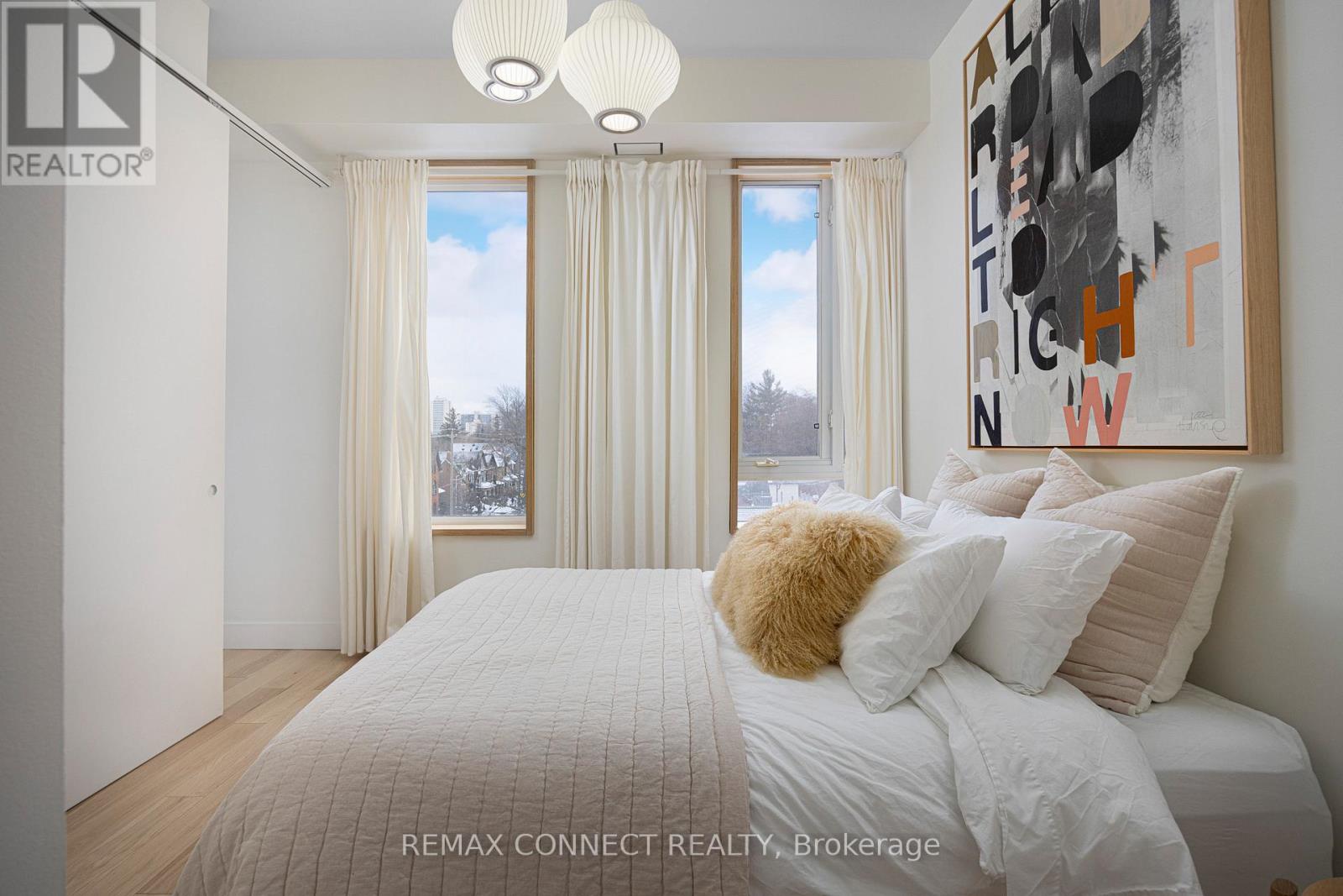 402 - 1 St Johns Road, Toronto, Ontario  M6P 1T7 - Photo 23 - W12716614