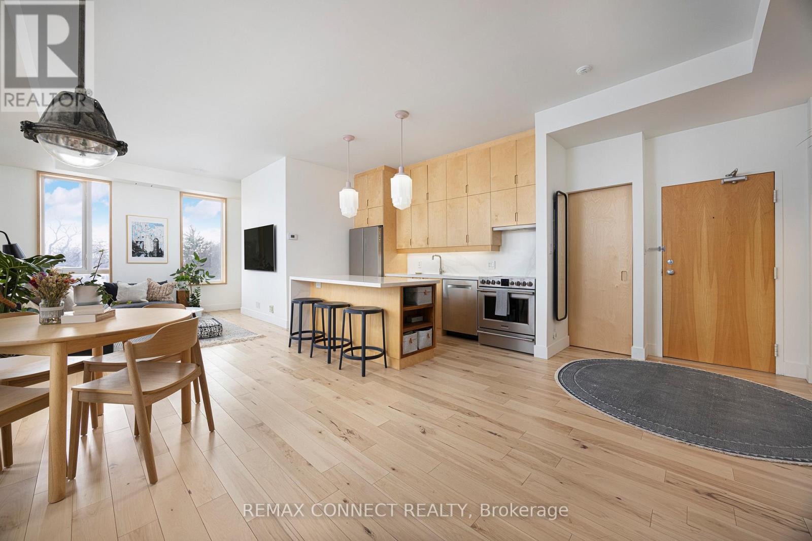 402 - 1 St Johns Road, Toronto, Ontario  M6P 1T7 - Photo 3 - W12716614