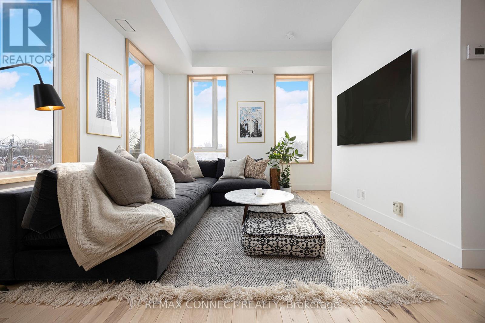 402 - 1 St Johns Road, Toronto, Ontario  M6P 1T7 - Photo 6 - W12716614