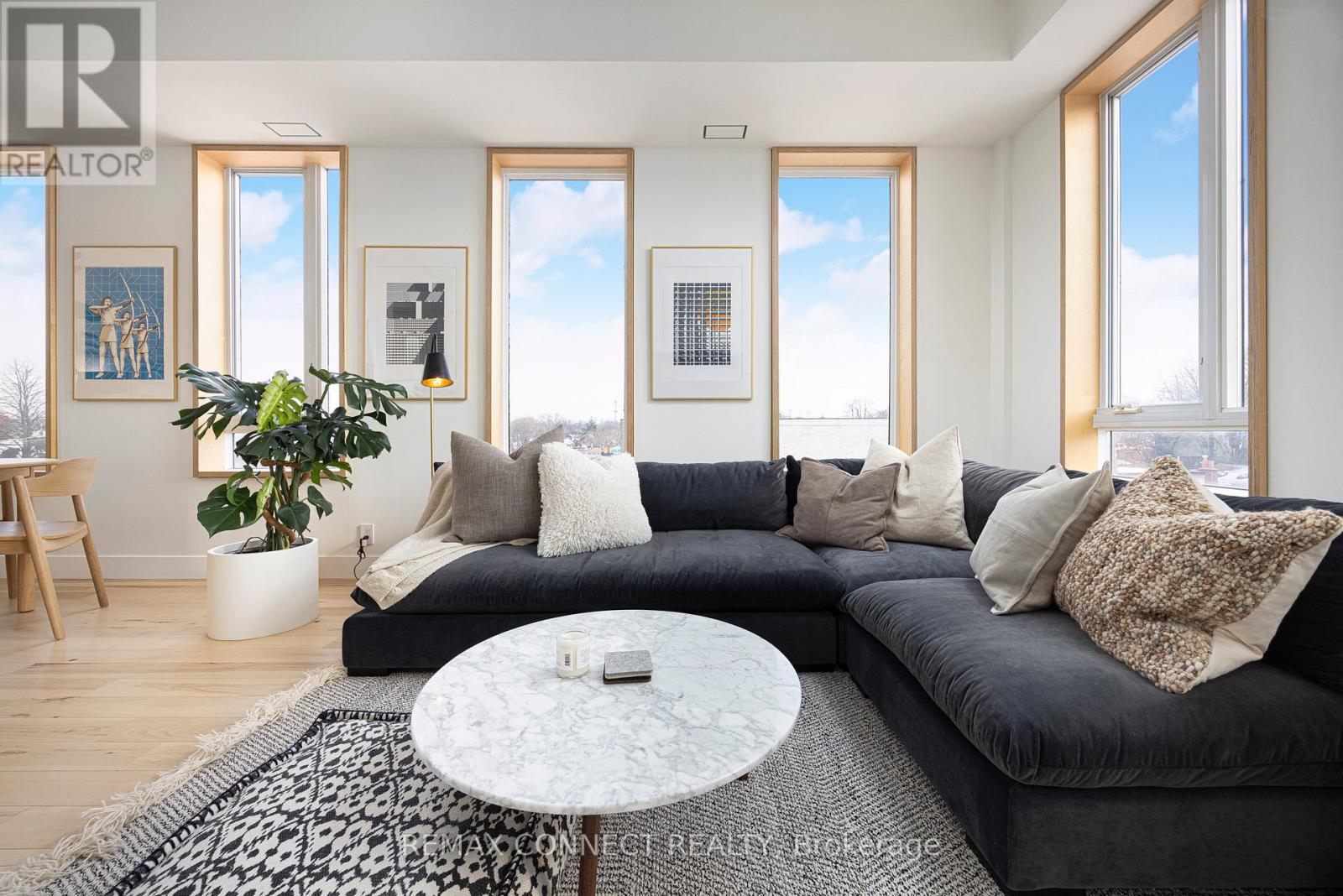 402 - 1 St Johns Road, Toronto, Ontario  M6P 1T7 - Photo 8 - W12716614