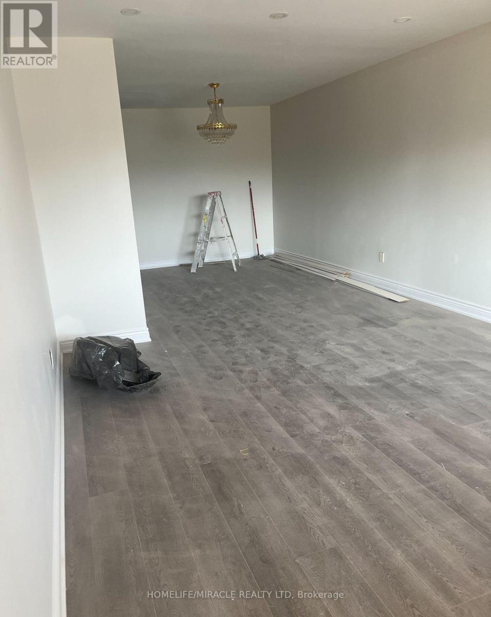 7714 Redstone Road, Mississauga, Ontario  L4T 2B9 - Photo 3 - W12716624