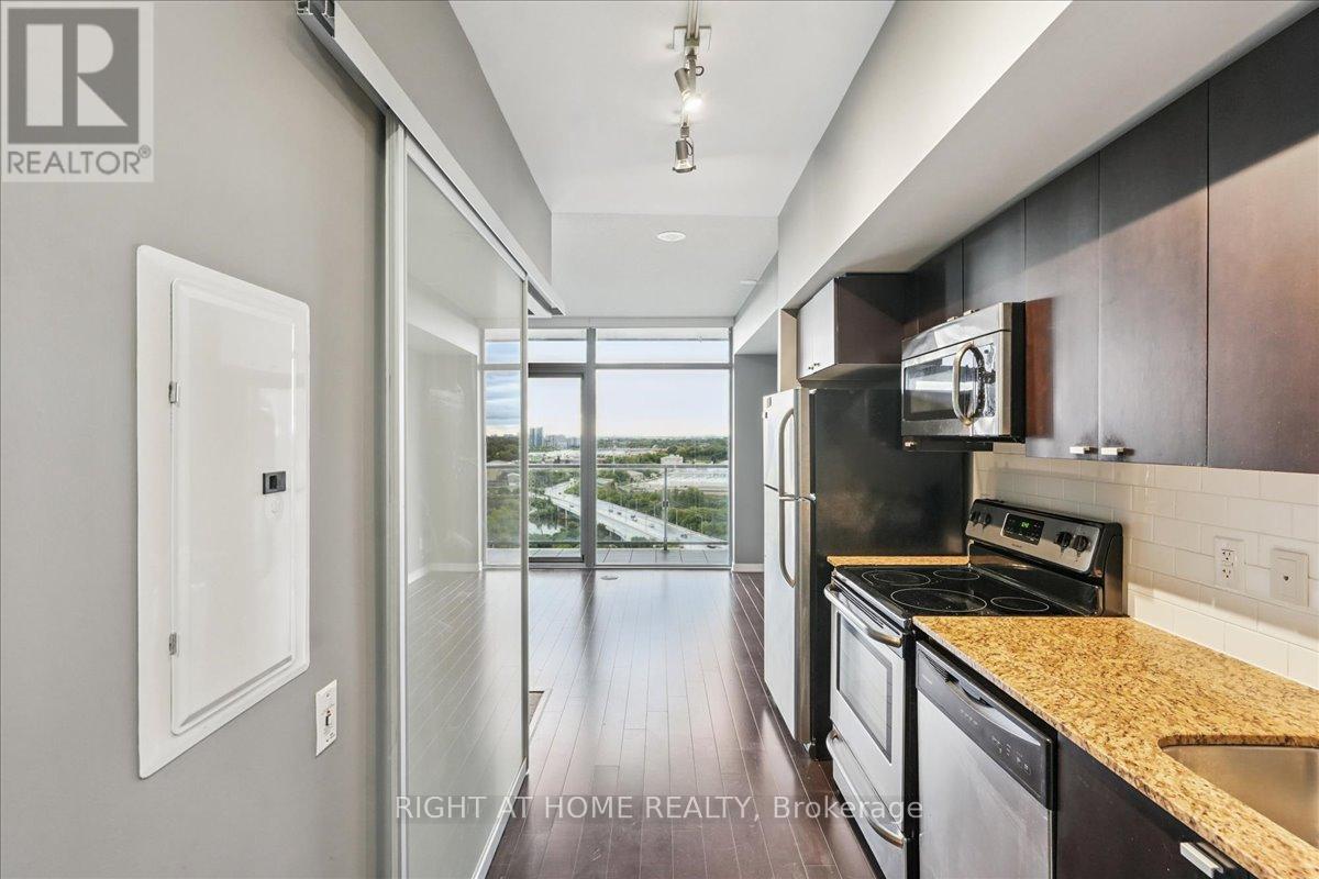 1607 - 105 The Queens Way, Toronto, Ontario  M6S 5B5 - Photo 12 - W12716680