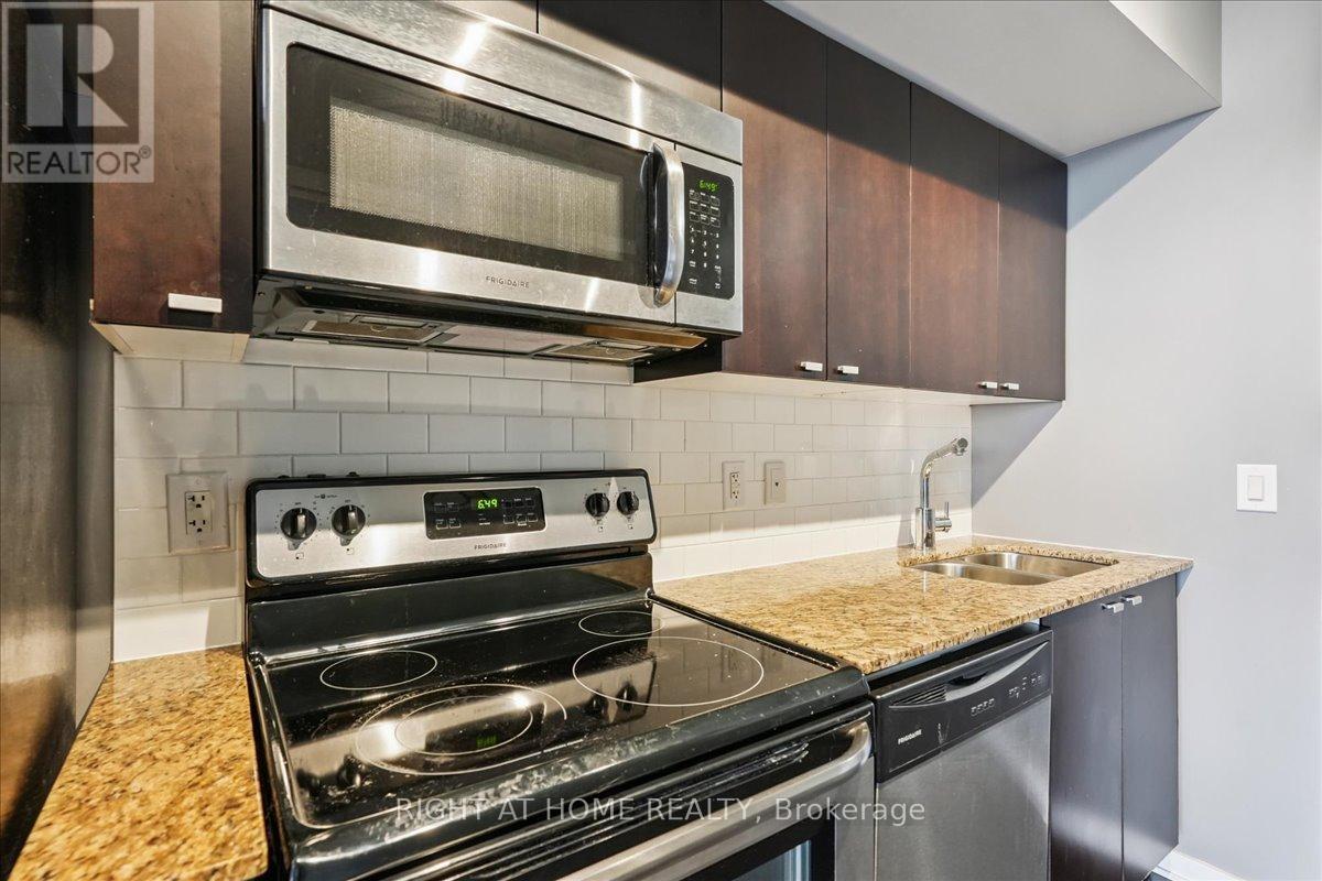 1607 - 105 The Queens Way, Toronto, Ontario  M6S 5B5 - Photo 14 - W12716680