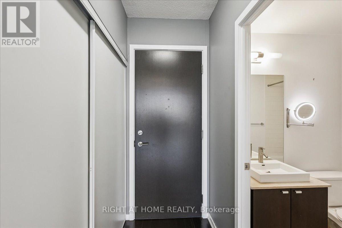 1607 - 105 The Queens Way, Toronto, Ontario  M6S 5B5 - Photo 8 - W12716680