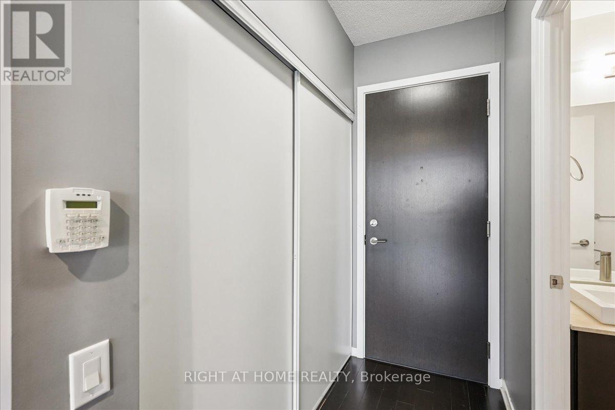 1607 - 105 The Queens Way, Toronto, Ontario  M6S 5B5 - Photo 9 - W12716680