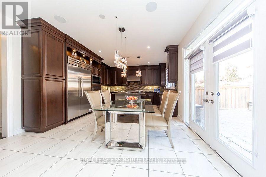 37 Royal West Drive, Brampton, Ontario  L6X 0Z8 - Photo 11 - W12716714