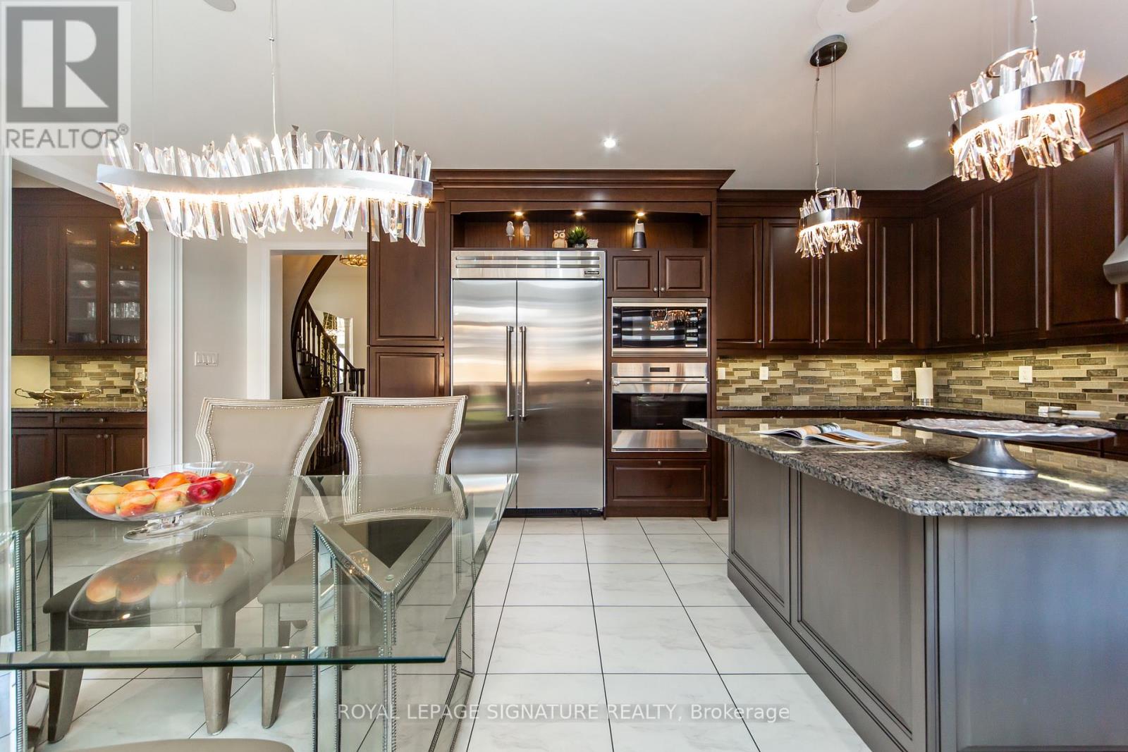 37 Royal West Drive, Brampton, Ontario  L6X 0Z8 - Photo 14 - W12716714