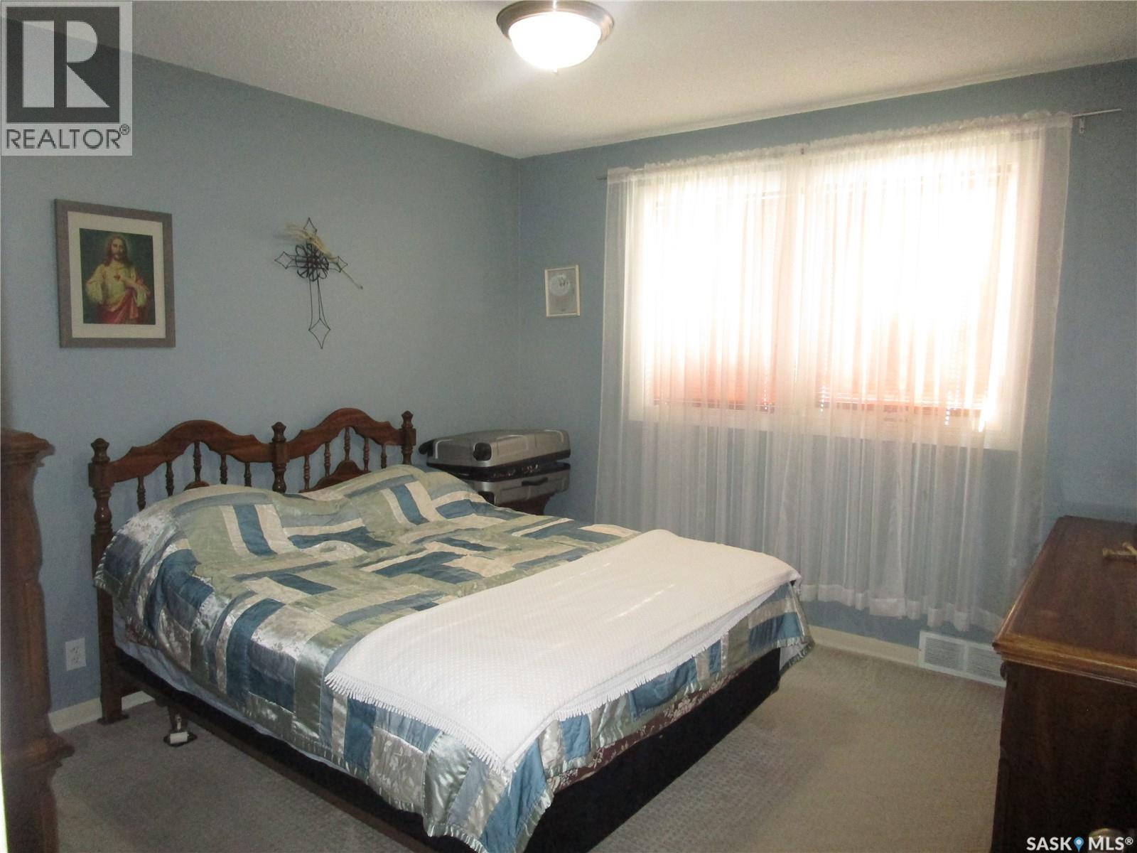 250 1st Avenue W, Bengough, Saskatchewan  S0C 0K0 - Photo 9 - SK027104