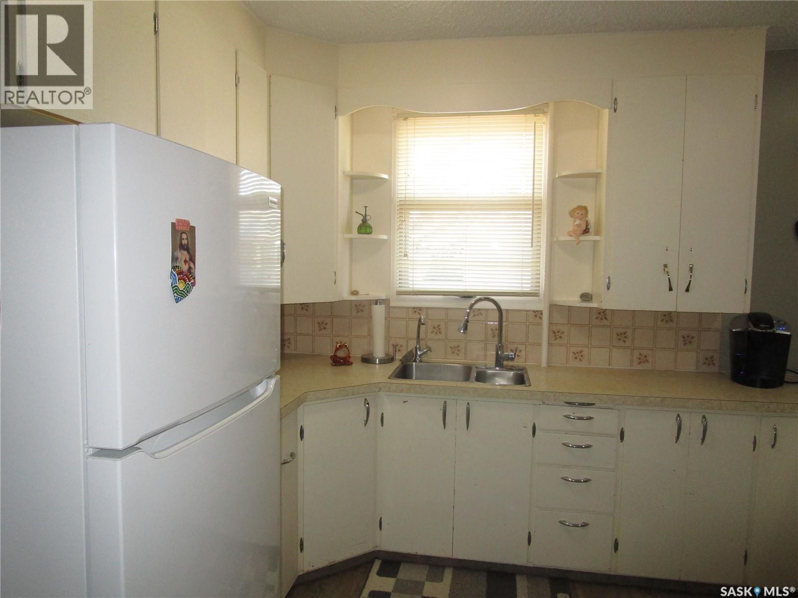 250 1st Avenue W, Bengough, Saskatchewan  S0C 0K0 - Photo 7 - SK027104