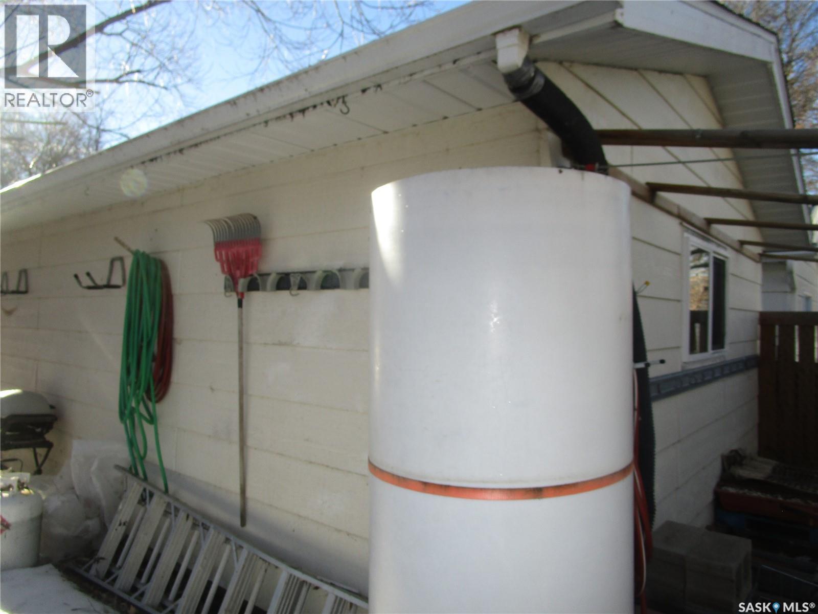 250 1st Avenue W, Bengough, Saskatchewan  S0C 0K0 - Photo 28 - SK027104