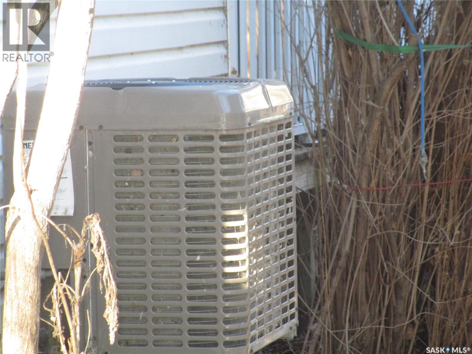 250 1st Avenue W, Bengough, Saskatchewan  S0C 0K0 - Photo 29 - SK027104