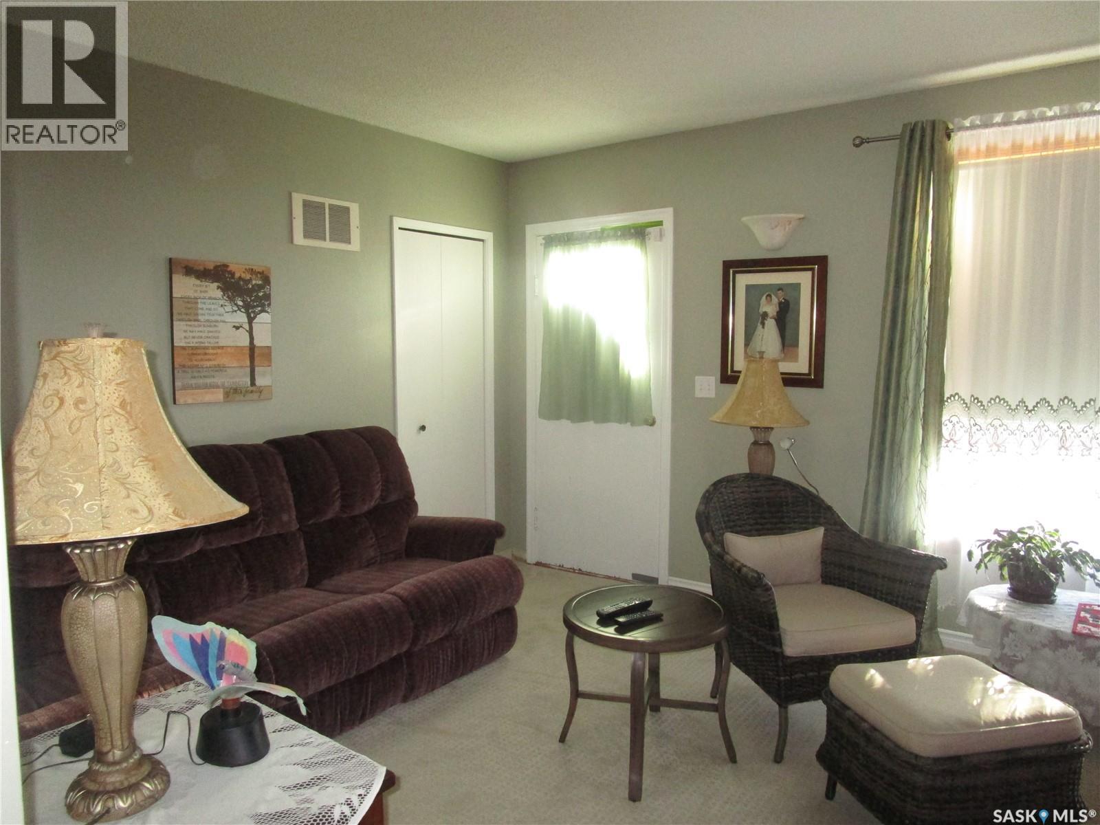 250 1st Avenue W, Bengough, Saskatchewan  S0C 0K0 - Photo 2 - SK027104