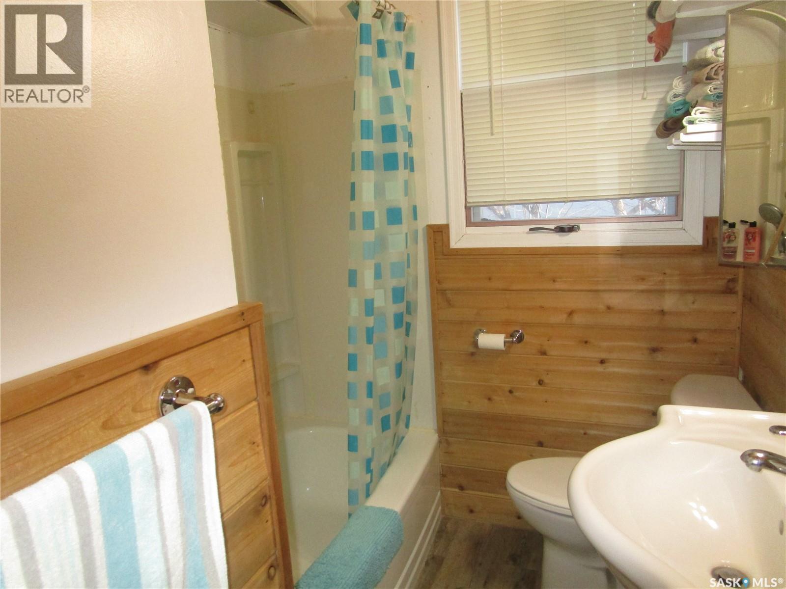 250 1st Avenue W, Bengough, Saskatchewan  S0C 0K0 - Photo 12 - SK027104