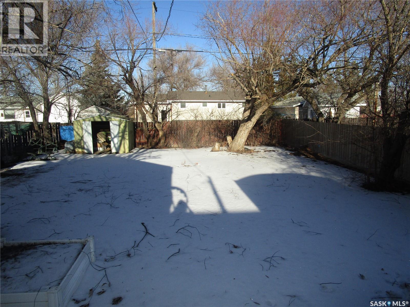 250 1st Avenue W, Bengough, Saskatchewan  S0C 0K0 - Photo 26 - SK027104