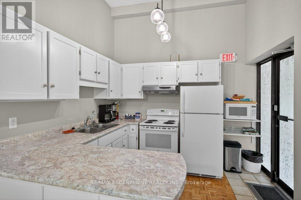 204 - 20 Berkley Road N, Cambridge, Ontario  N1S 4S8 - Photo 35 - X12716612