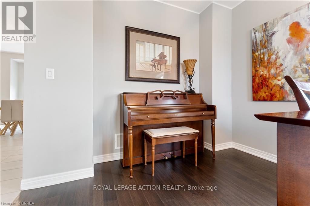 8 Lorne Card Drive, Brant, Ontario  N3L 0H8 - Photo 18 - X12716616