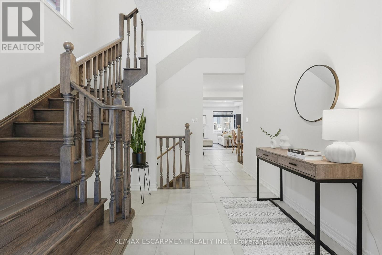 33 Mountain Heights Place, Hamilton, Ontario  L8B 1X7 - Photo 2 - X12716666