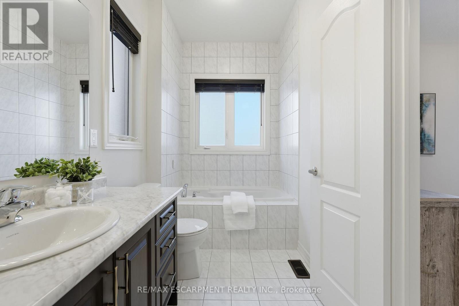 33 Mountain Heights Place, Hamilton, Ontario  L8B 1X7 - Photo 23 - X12716666