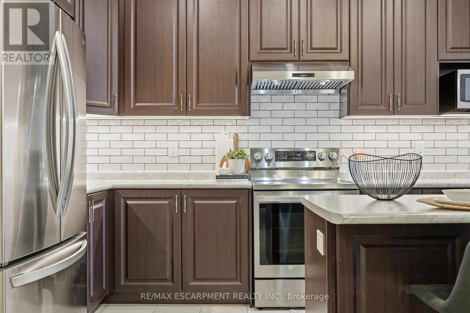 33 Mountain Heights Place, Hamilton, Ontario  L8B 1X7 - Photo 5 - X12716666