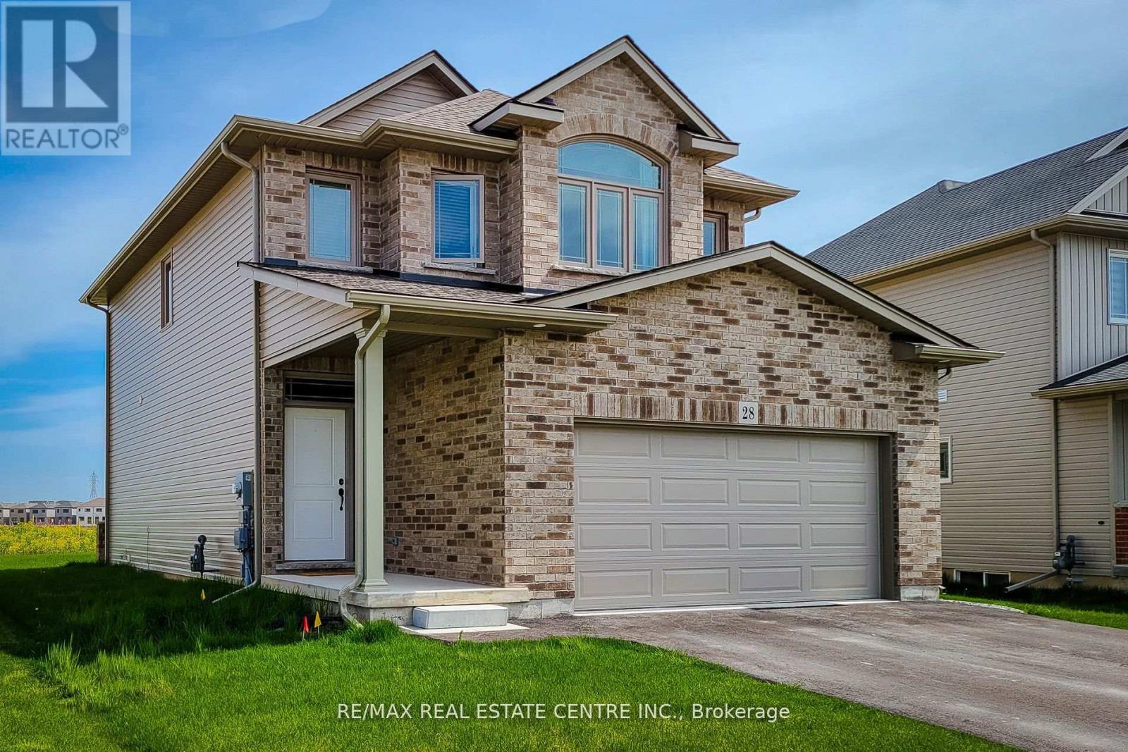 28 Spring Crest Way, Thorold, Ontario  L2V 0J8 - Photo 2 - X12716672