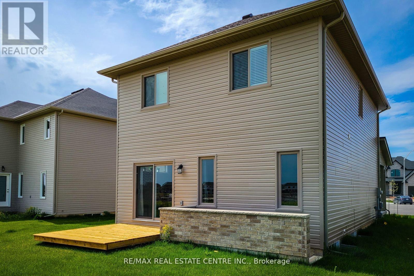 28 Spring Crest Way, Thorold, Ontario  L2V 0J8 - Photo 3 - X12716672