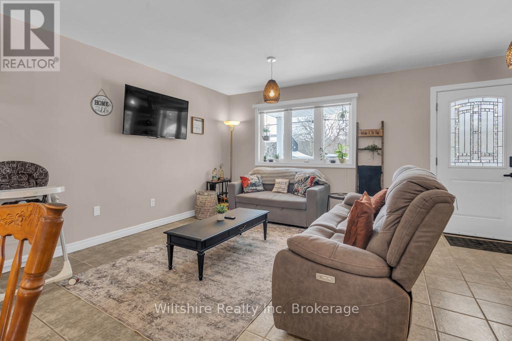 37 Chatham Street, Bayham, Ontario  N0J 1T0 - Photo 4 - X12716912