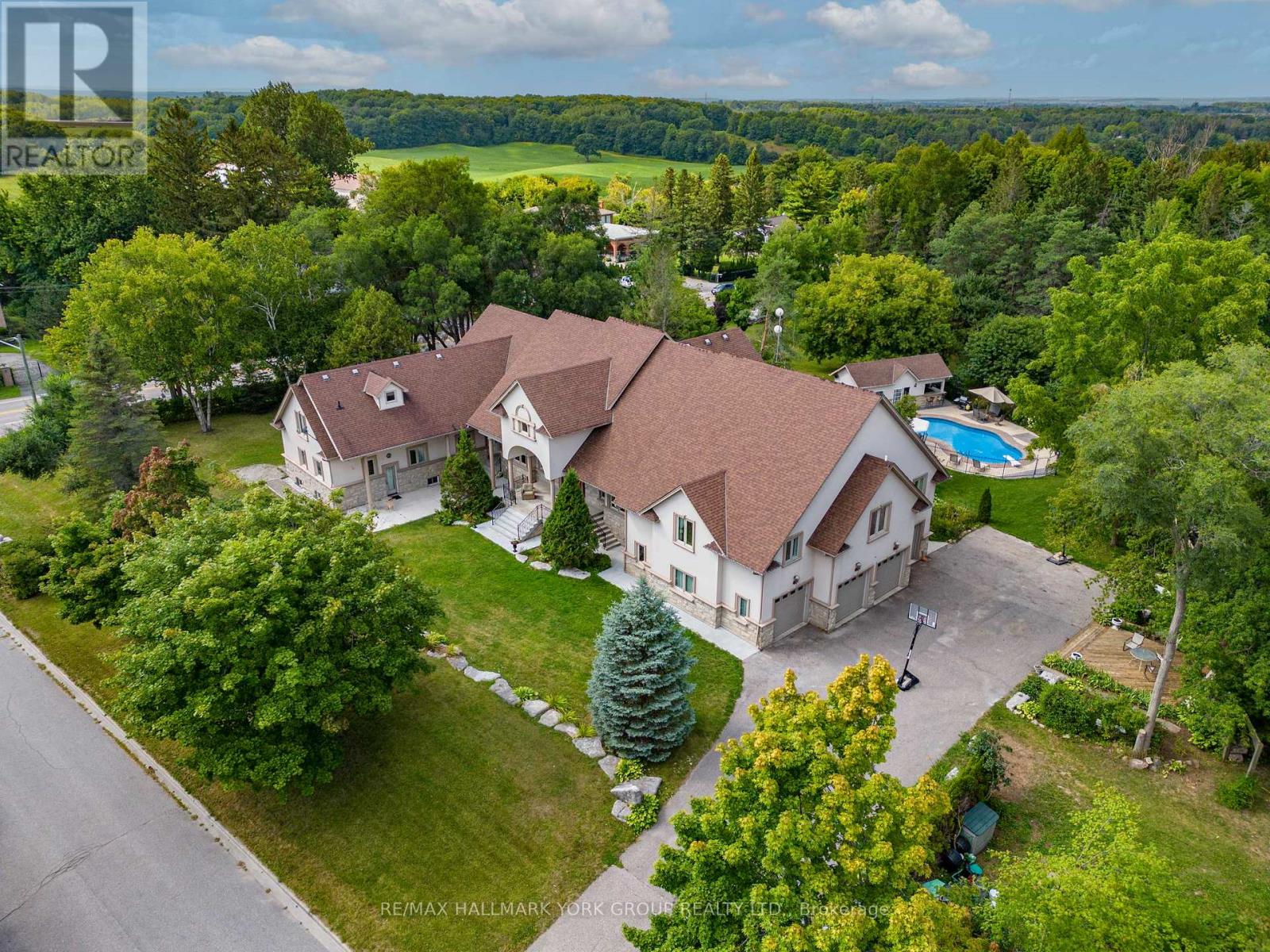 2 KINGSWOOD DRIVE, King, Ontario