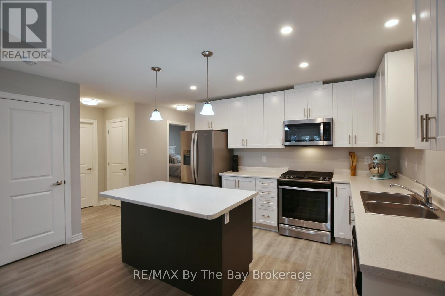 30 Ivy Crescent, Wasaga Beach, Ontario  L9Z 0H8 - Photo 7 - S12716762