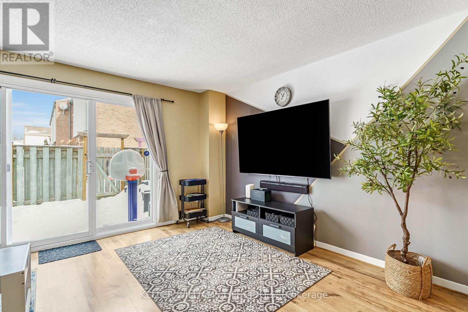 202 - 500 Osgoode Drive, London South, Ontario  N6E 2G9 - Photo 8 - X12716846