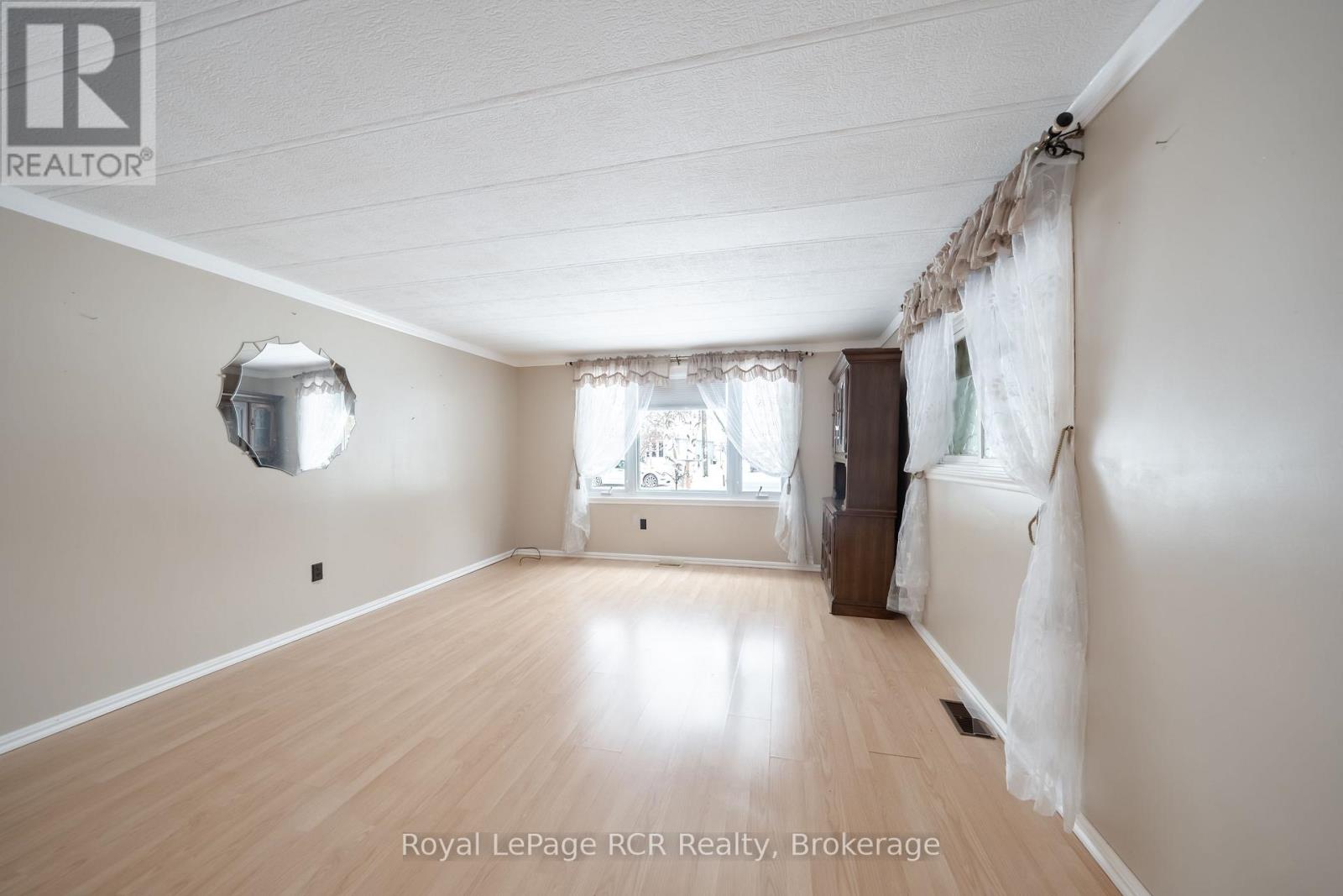 Unit #3 - 302694 Douglas Street, West Grey, Ontario  N0G 1R0 - Photo 8 - X12716852