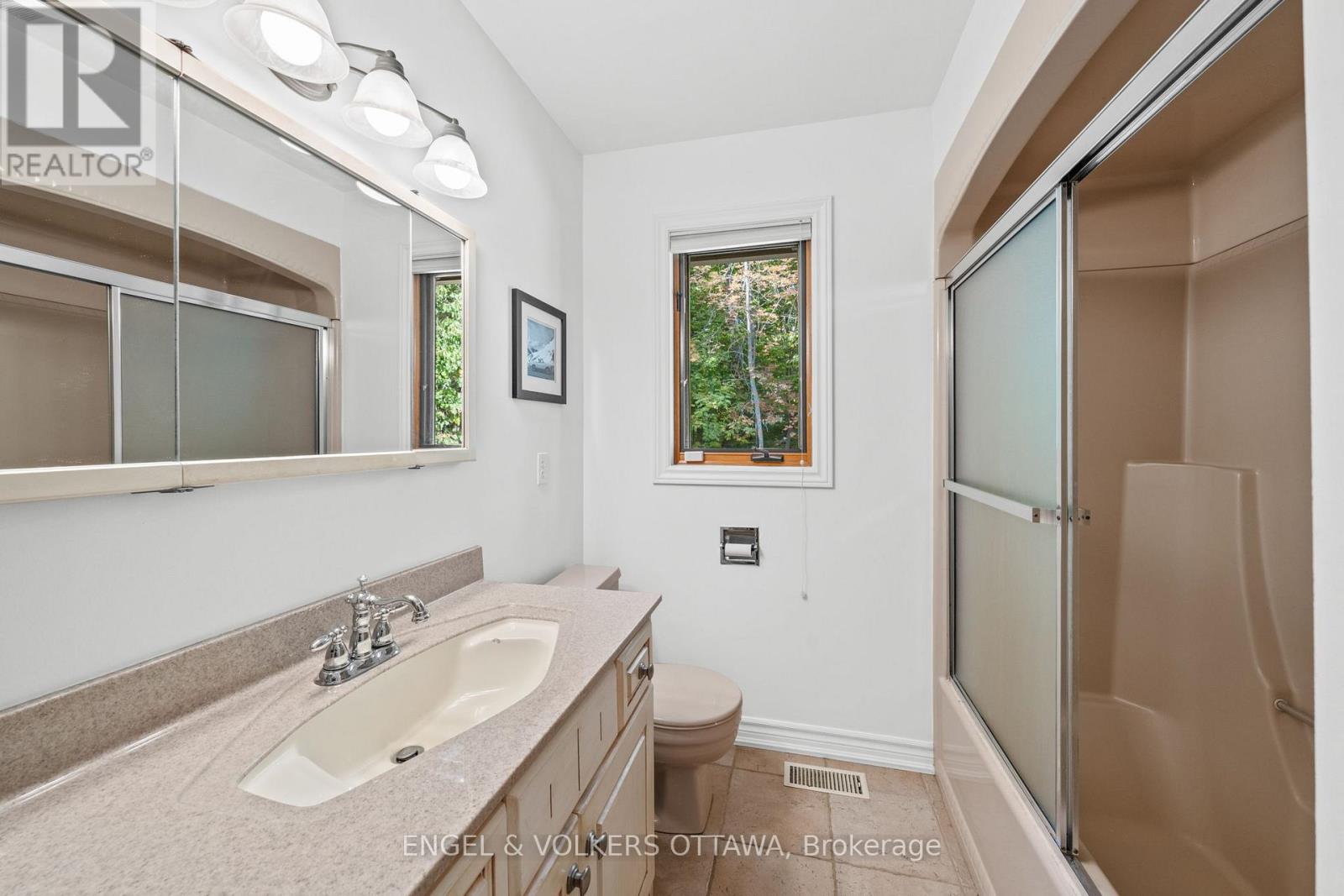 329 Kennedy Road, Greater Madawaska, Ontario  K0J 1H0 - Photo 19 - X12716738