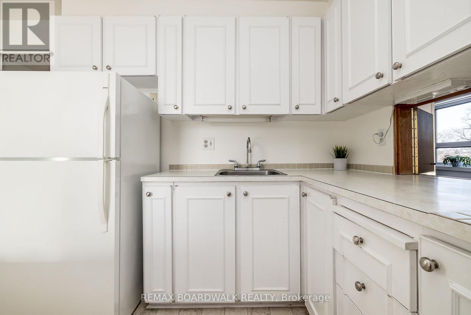 204 - 1356 Meadowlands Drive E, Ottawa, Ontario  K2E 6K6 - Photo 16 - X12716824