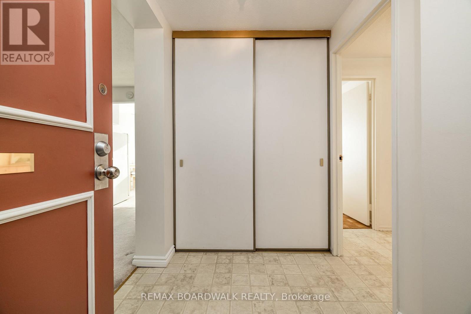 204 - 1356 Meadowlands Drive E, Ottawa, Ontario  K2E 6K6 - Photo 5 - X12716824