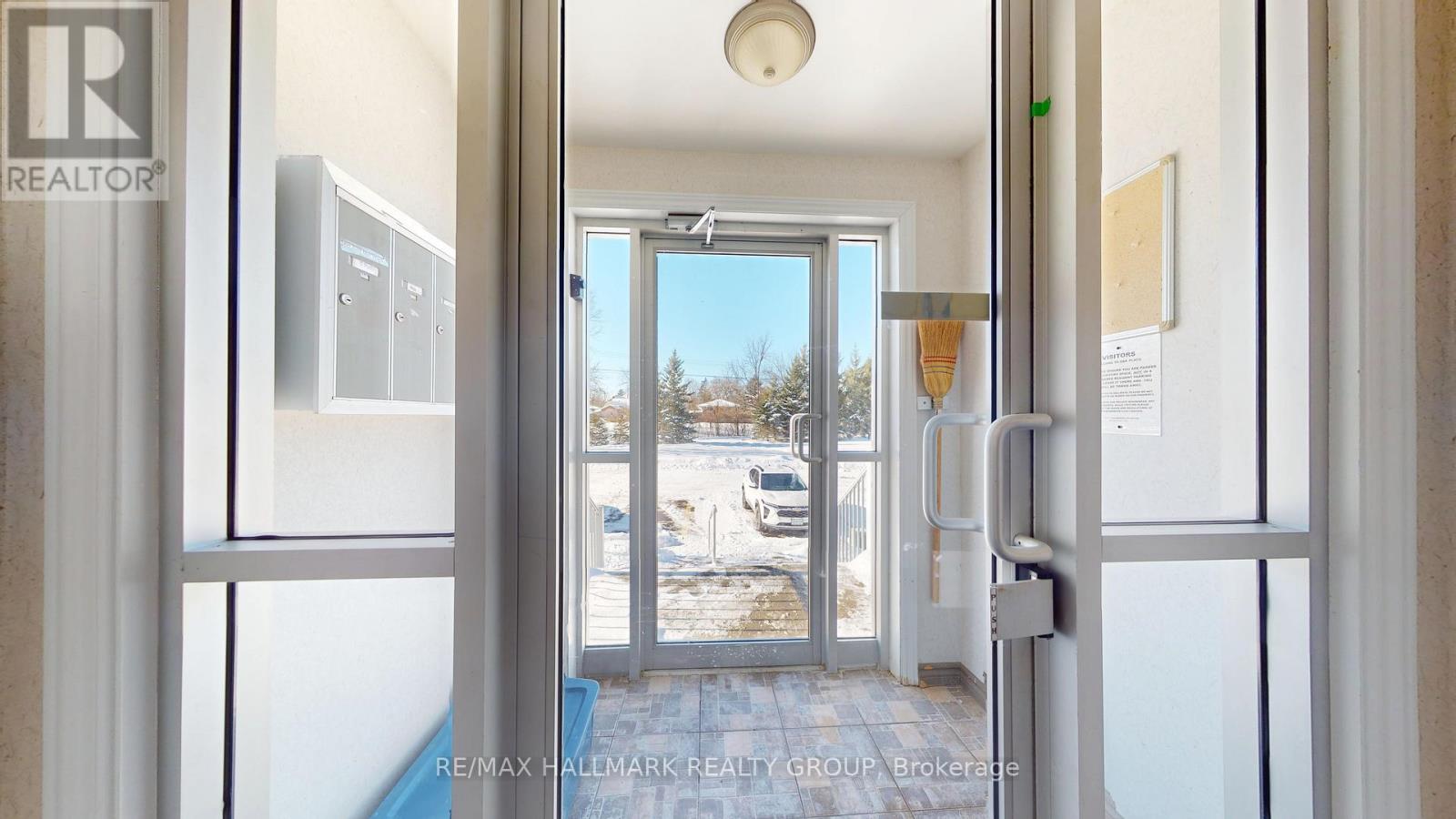 1102 - 237 Oak Street W, Gananoque, Ontario  K7G 2R5 - Photo 32 - X12716996