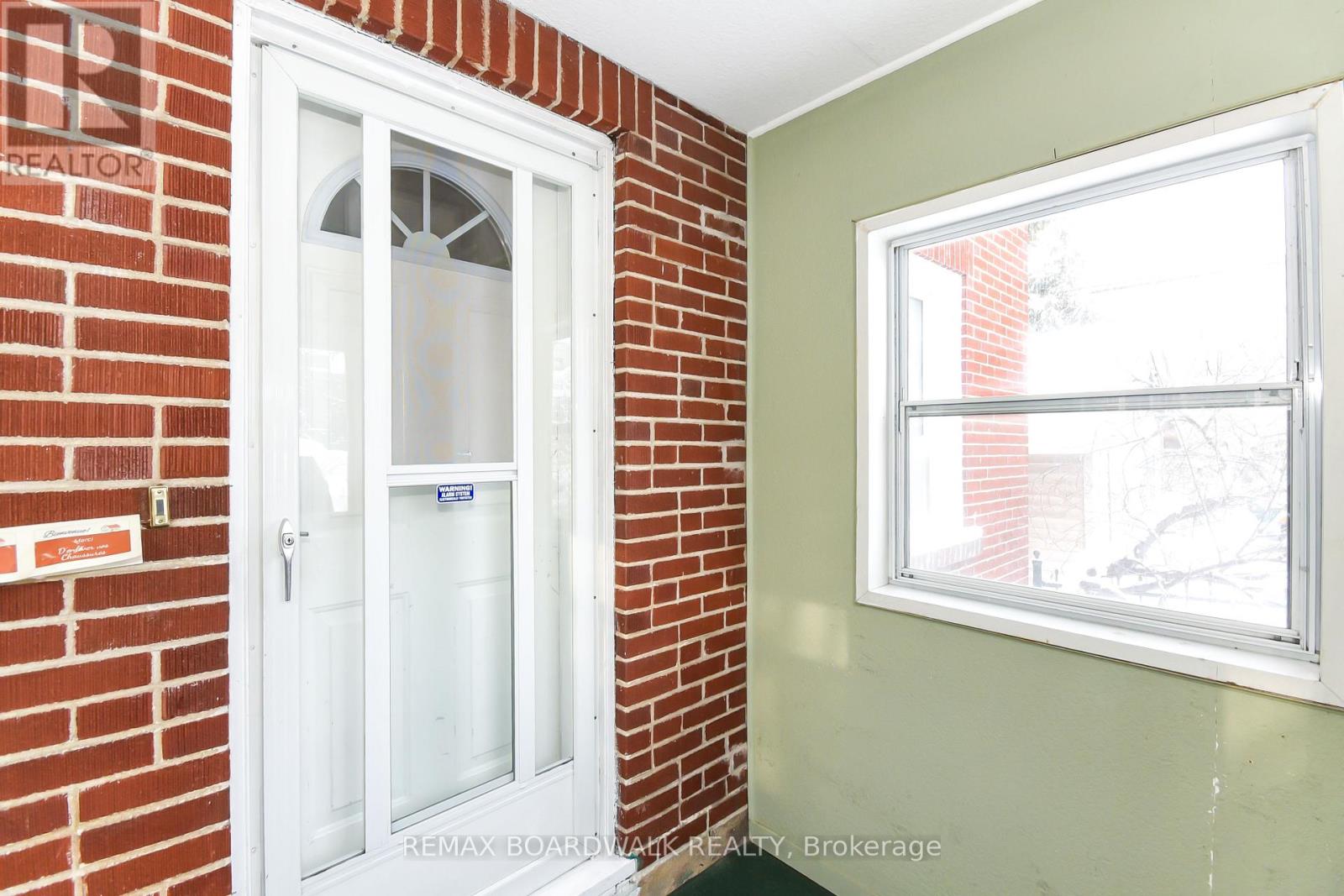 406 Marguerite Avenue, Ottawa, Ontario  K1L 7W6 - Photo 3 - X12717030