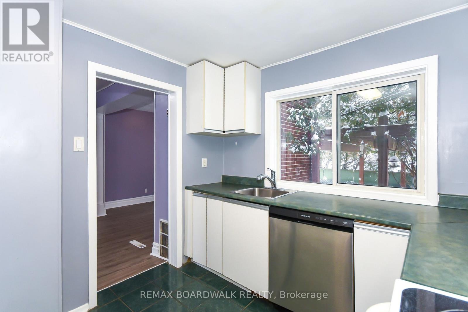 406 Marguerite Avenue, Ottawa, Ontario  K1L 7W6 - Photo 6 - X12717030