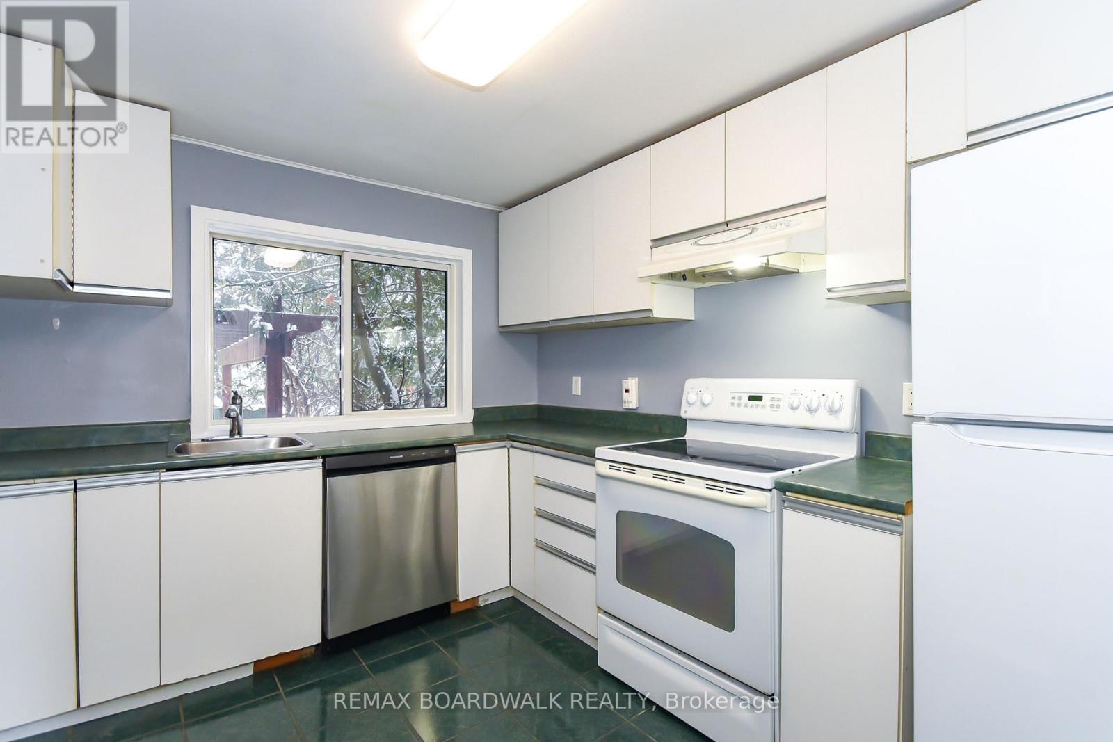 406 Marguerite Avenue, Ottawa, Ontario  K1L 7W6 - Photo 7 - X12717030