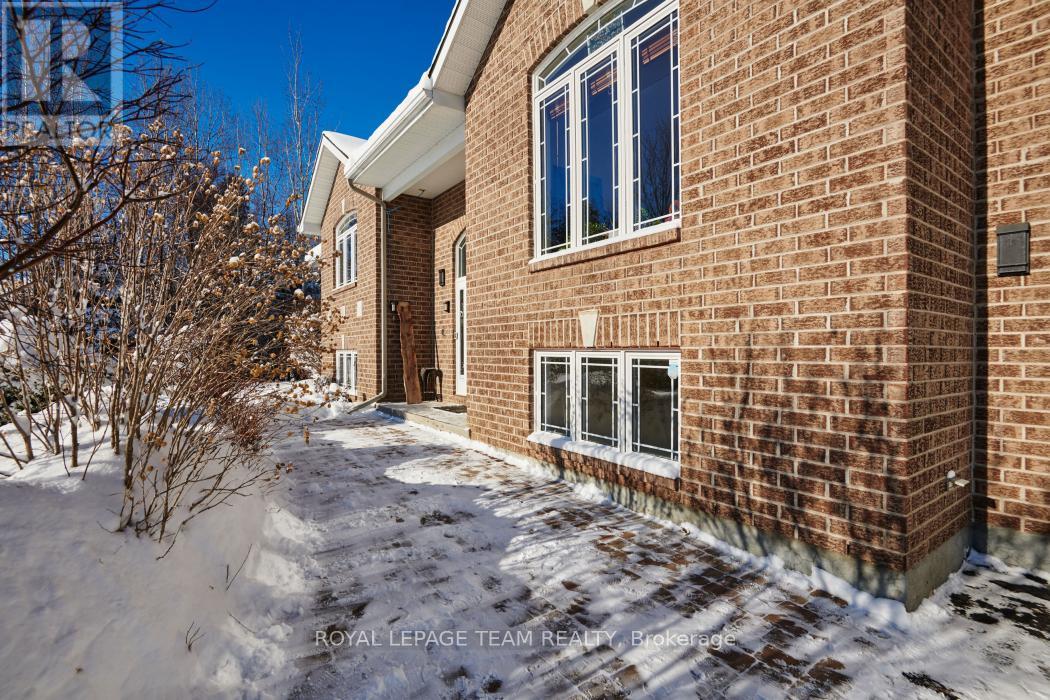 6637 Stanmore Street, Ottawa, Ontario  K4P 1G7 - Photo 2 - X12717040