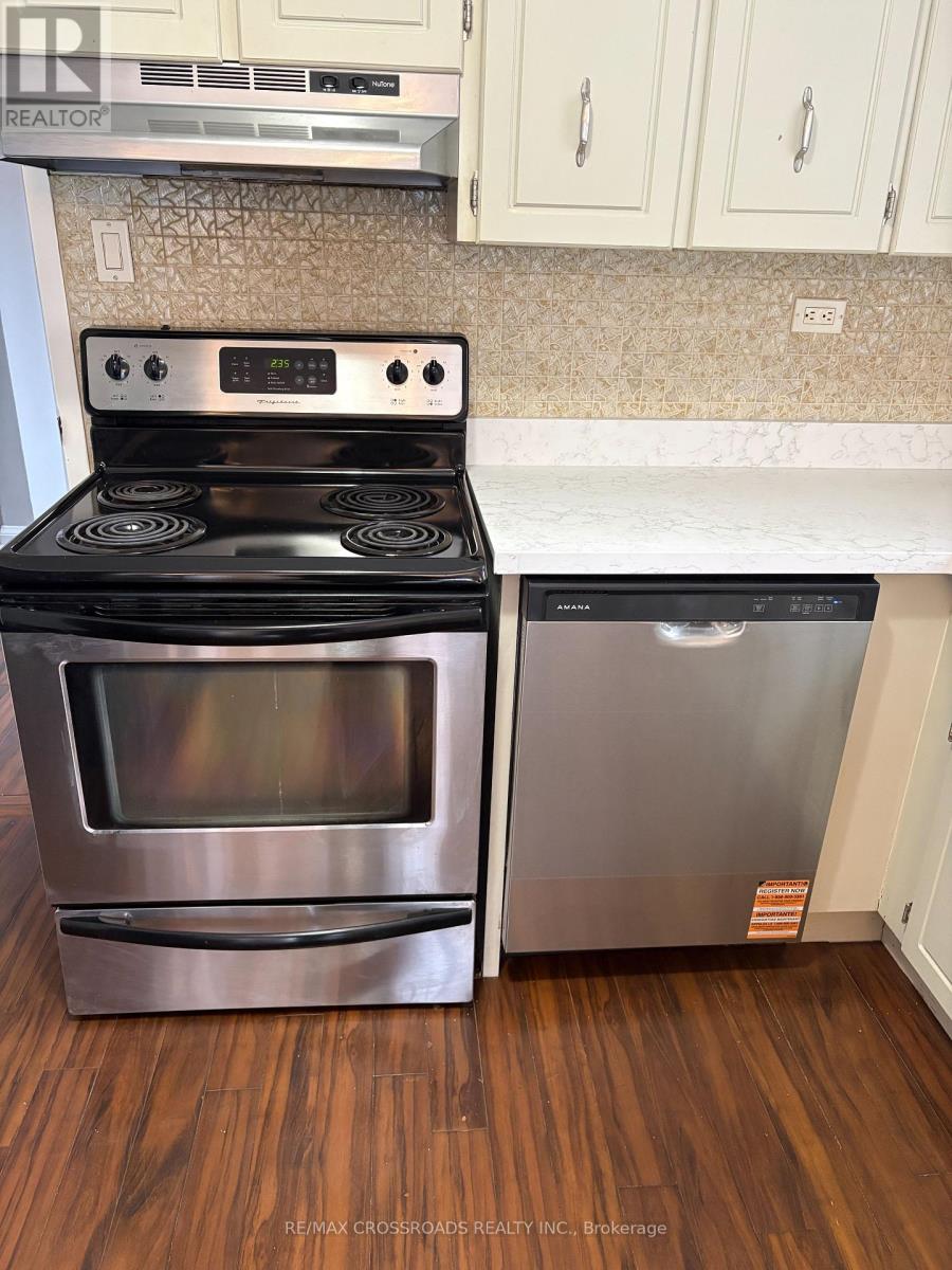 Main - 141 North Bonnington Avenue, Toronto, Ontario  M1K 1Y2 - Photo 4 - E12595382