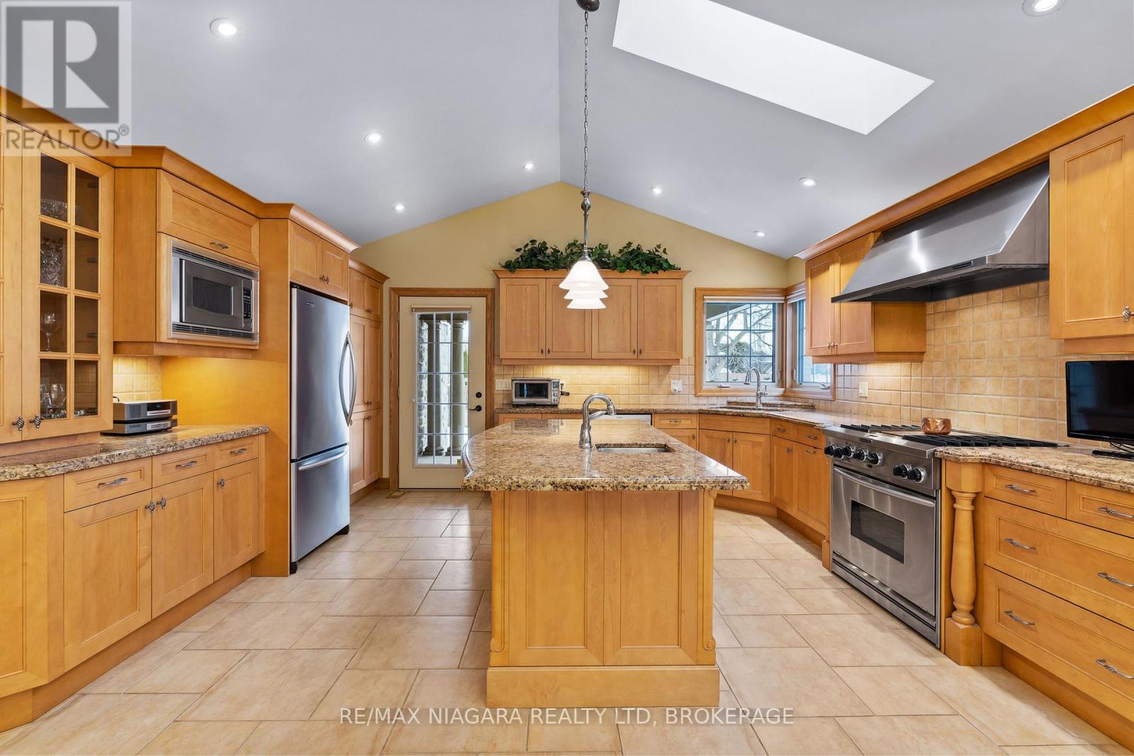 222 Four Mile Creek Road, Niagara-On-The-Lake, Ontario  L0S 1P0 - Photo 15 - X12716880