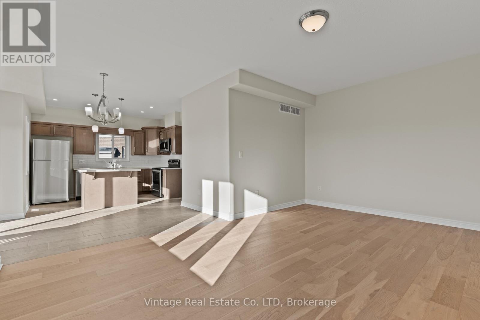 33 Cinnamon Street, Thorold (Rolling Meadows), Ontario  L2V 0H6 - Photo 12 - X12716952