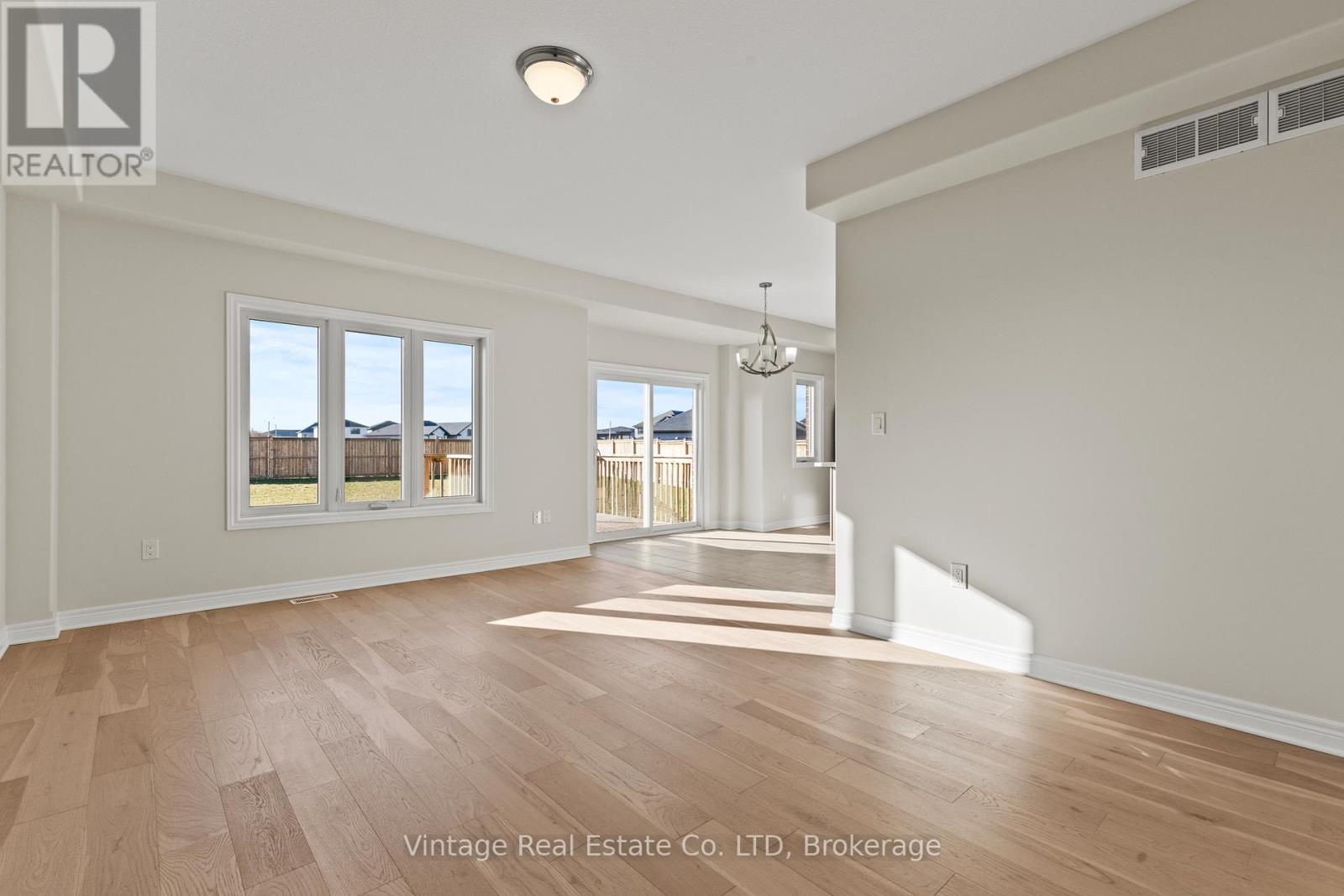 33 Cinnamon Street, Thorold (Rolling Meadows), Ontario  L2V 0H6 - Photo 13 - X12716952