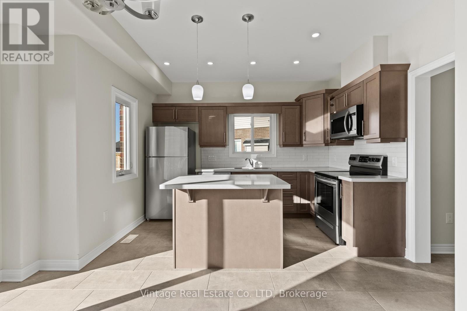 33 Cinnamon Street, Thorold (Rolling Meadows), Ontario  L2V 0H6 - Photo 9 - X12716952